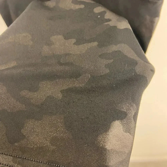 SPANX Black Camo Bike Shorts size Small - Picture 5 of 5